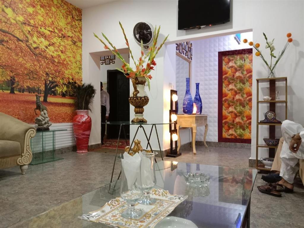 Helen One Hotel Лахор Екстериор снимка