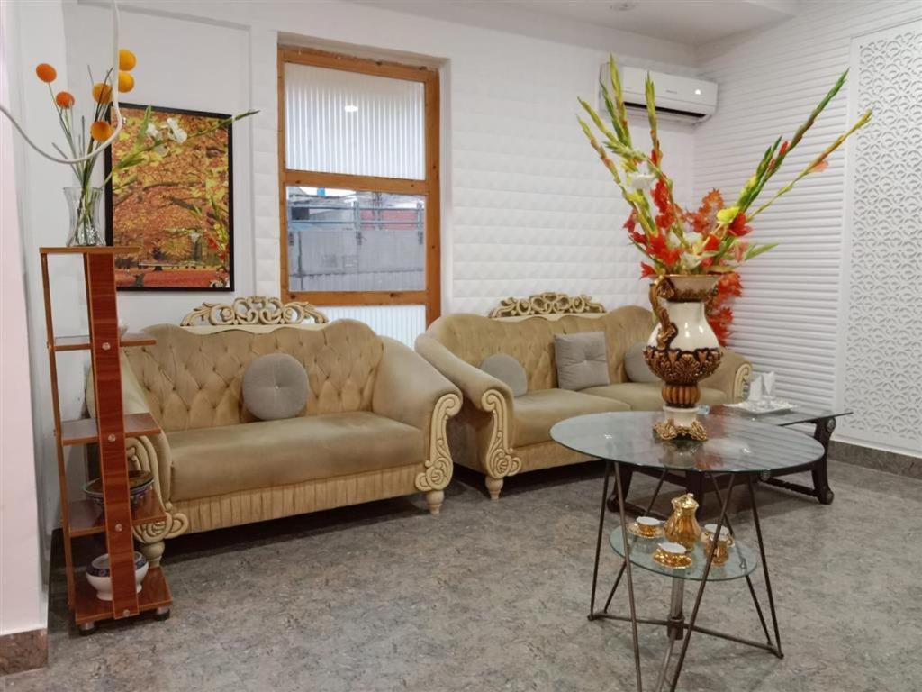Helen One Hotel Лахор Екстериор снимка